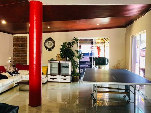 12 Bedroom House - Academia photo 2