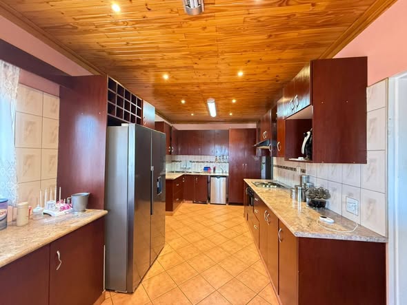 Freestanding house for sale in Rocky Crest photo 5
