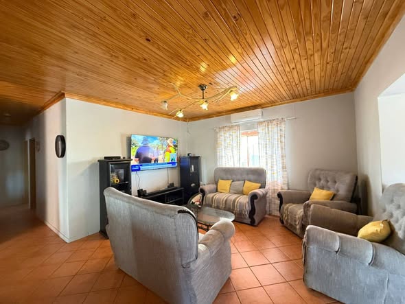 Freestanding house for sale in Rocky Crest photo 2