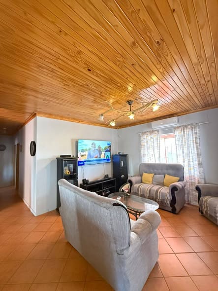 Freestanding house for sale in Rocky Crest photo 1