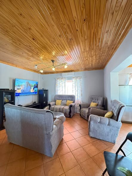 Freestanding house for sale in Rocky Crest photo 3