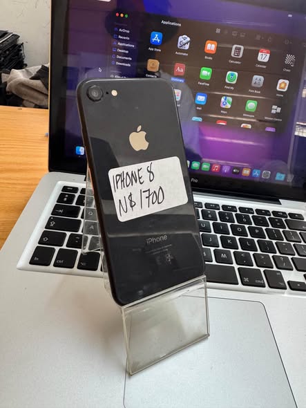 iPhone 8 64gig photo 3