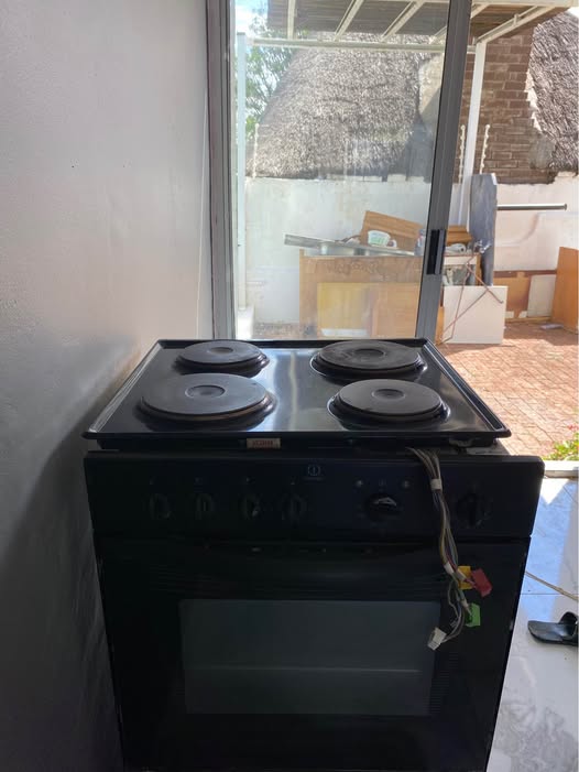 In built Stove and Oven photo 1