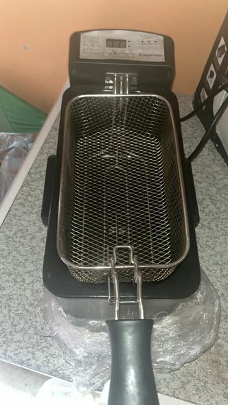 3L Russel Hobbs deep fryer photo 3