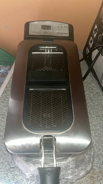 3L Russel Hobbs deep fryer photo 2