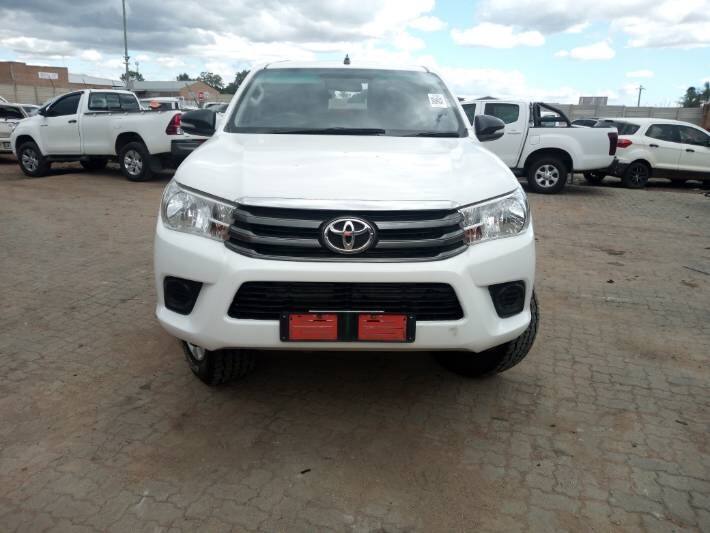 2017 TOYOTA HILUX 2.4 GD-6 RB SRX photo 2