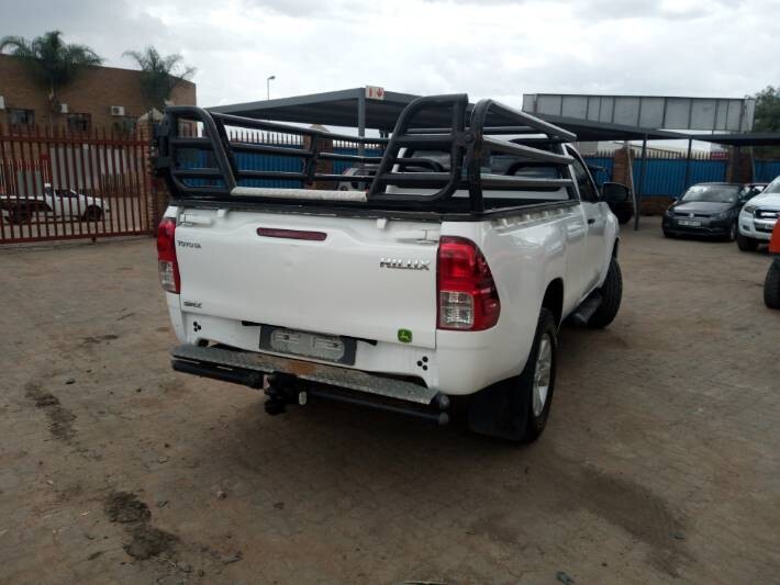 2017 TOYOTA HILUX 2.4 GD-6 RB SRX photo 5