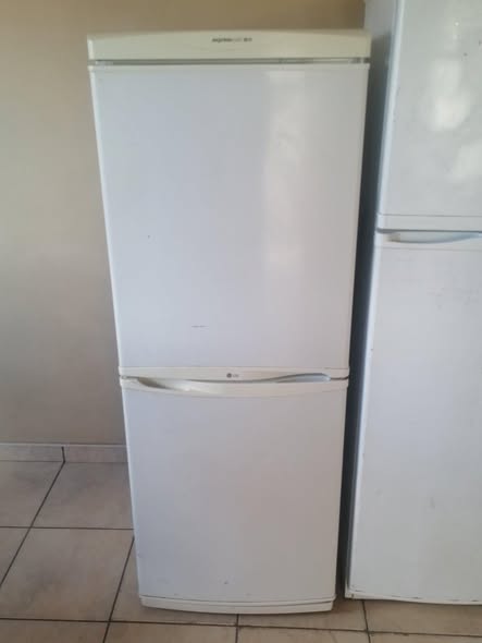 LG bottom freezer fridge photo 1