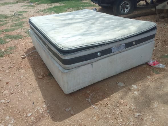 Queen size bed and double bed photo 4