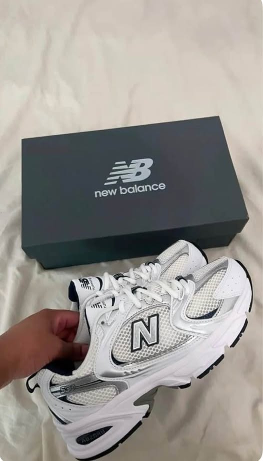 New balance shoes photo 1