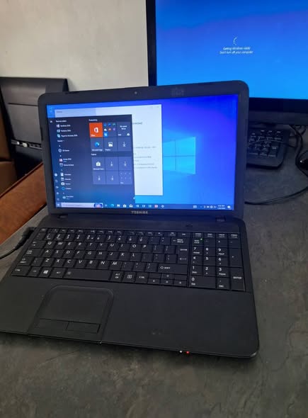 Toshiba Laptop photo 1