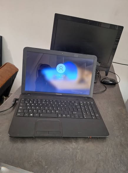 Toshiba Laptop photo 4