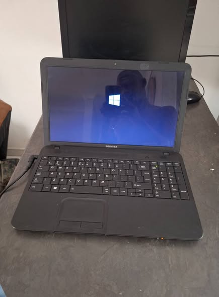 Toshiba Laptop photo 5