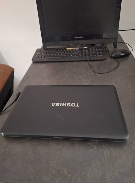 Toshiba Laptop photo 3