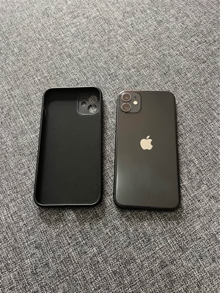 iPhone 11  128GB photo 3