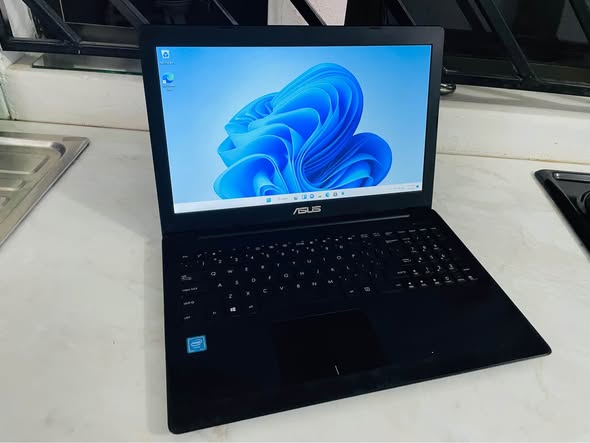 ASSUS LAPTOP photo 2