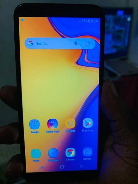 SAMSUNG J4 photo 1