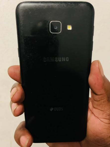SAMSUNG J4 photo 2
