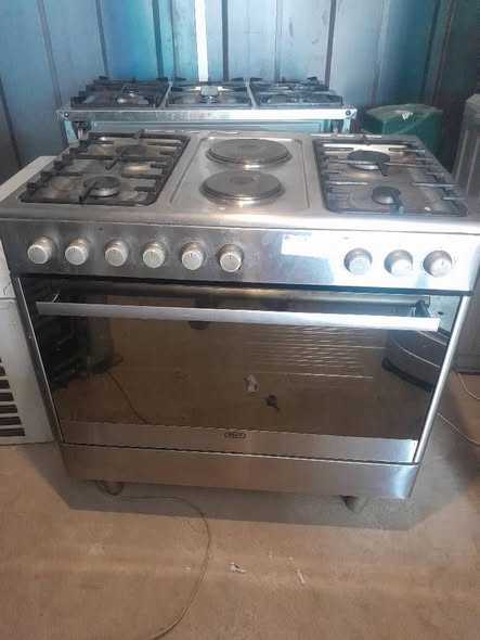 6 plate Defy Gas and electricity stove photo 1