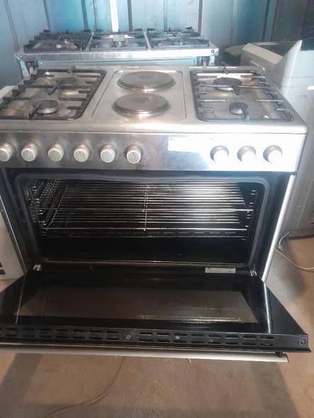 6 plate Defy Gas and electricity stove photo 4