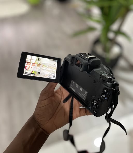 Brand new touch screen Canon camera ( wifi- bluetooth) photo 1