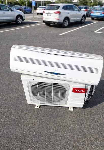 TLC split air conditioner photo 4