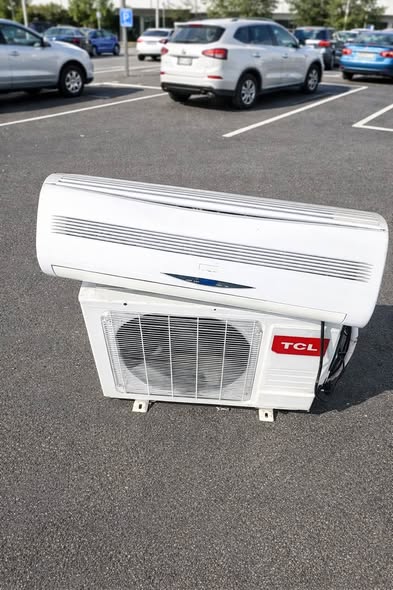 TLC split air conditioner photo 1