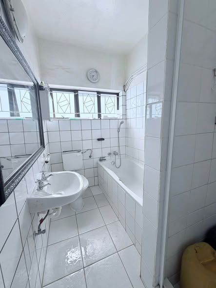 Flat For Sale - Windhoek West photo 5