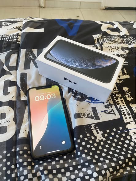 IPhone XR photo 1