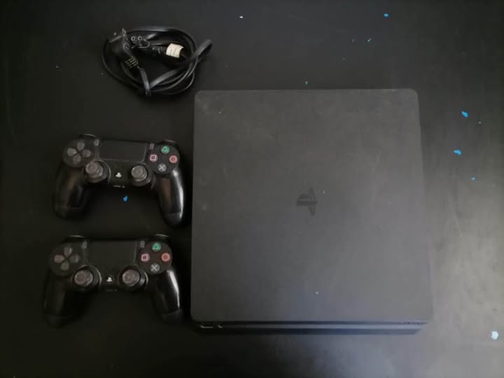 Ps4 slim photo 1