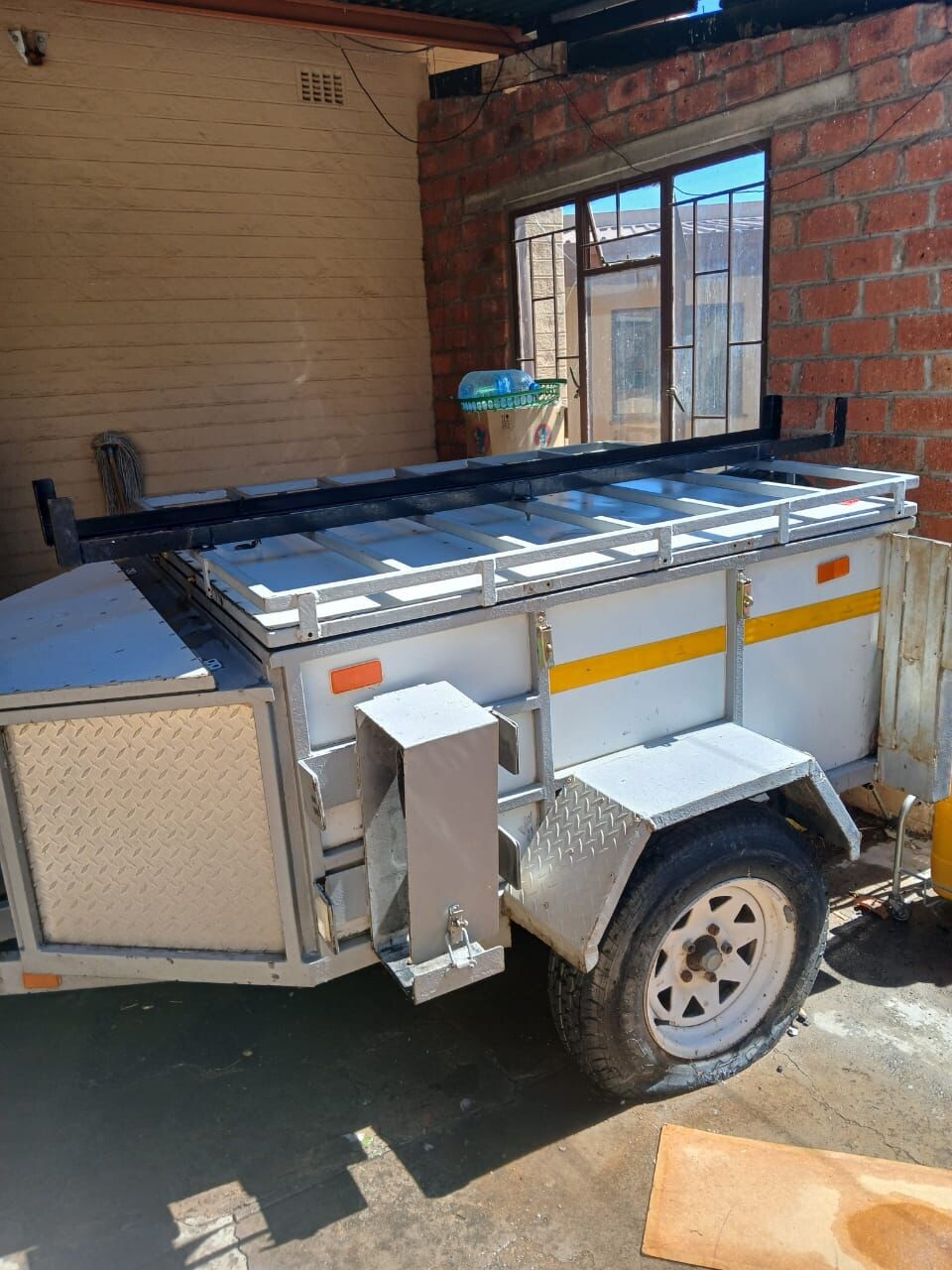 Camping trailer photo 1