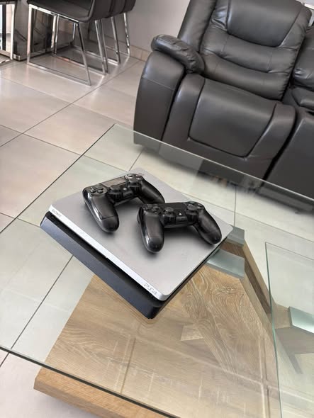 Playstation 4 photo 2