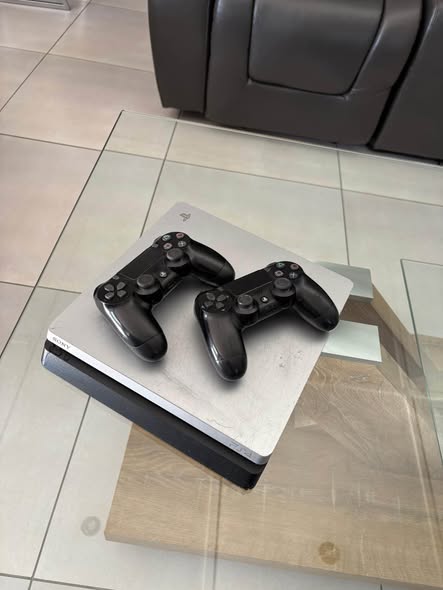 Playstation 4 photo 1