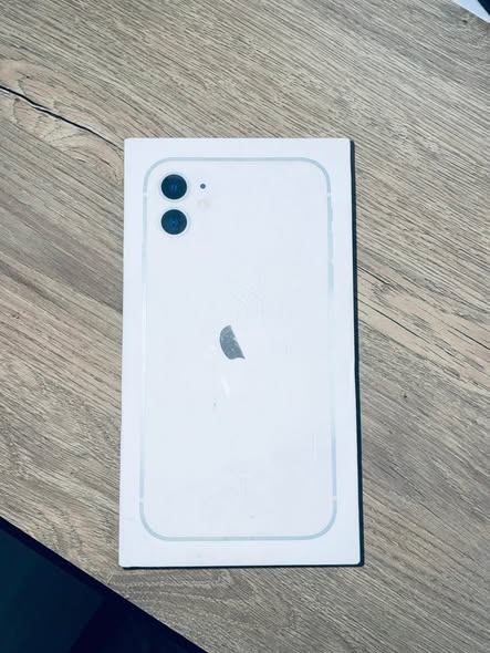 IPHONE 11 photo 2