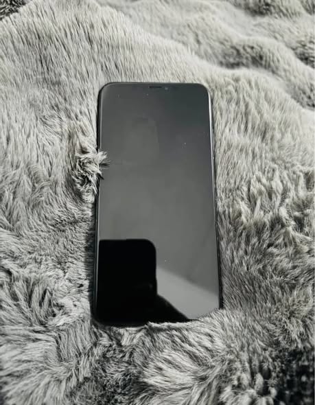 IPHONE XS MAX 64GIG photo 1