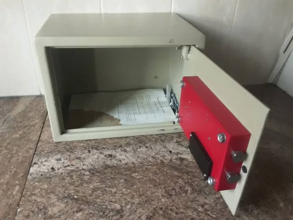 Electronic Safe:22cm x 17cm photo 2