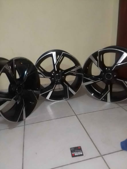 AUDI RIMS 18 INCH photo 4