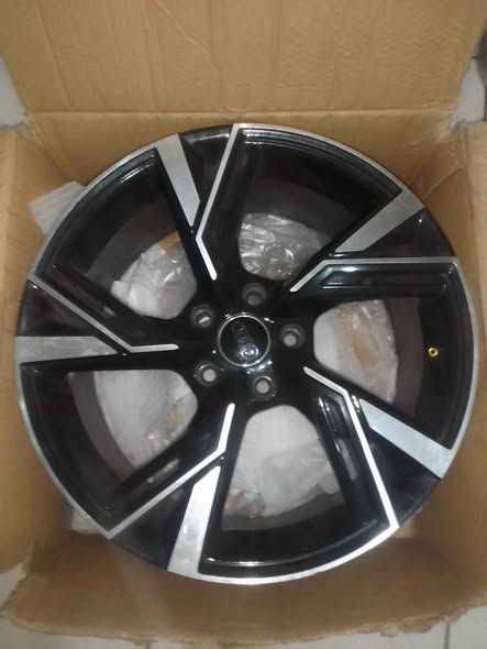 AUDI RIMS 18 INCH photo 2