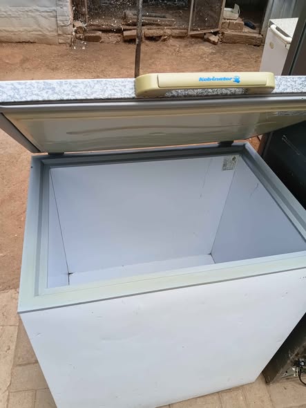 210 ltr freezer photo 1
