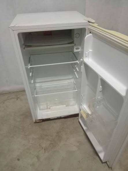 Defy mini fridge photo 1