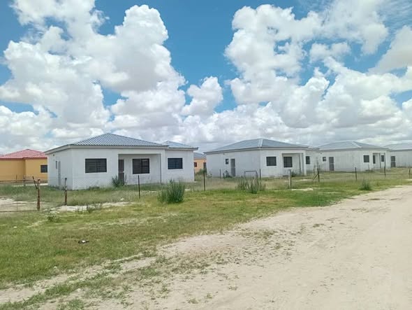 HOUSES FOR SALE IN ONDANGWA photo 3