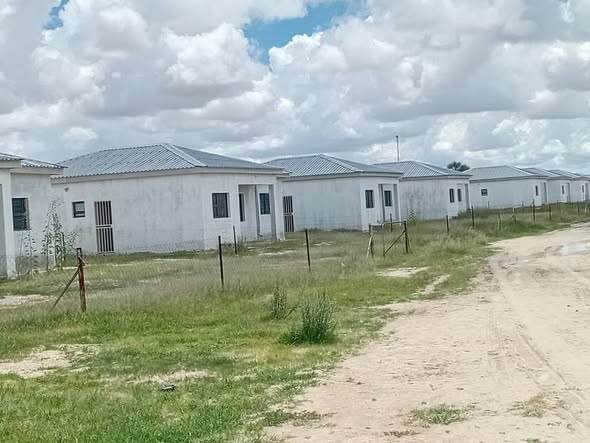HOUSES FOR SALE IN ONDANGWA photo 4