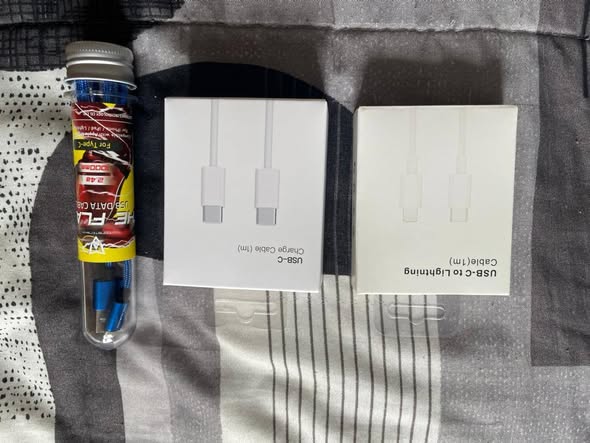 Charging cables and full chargers photo 2
