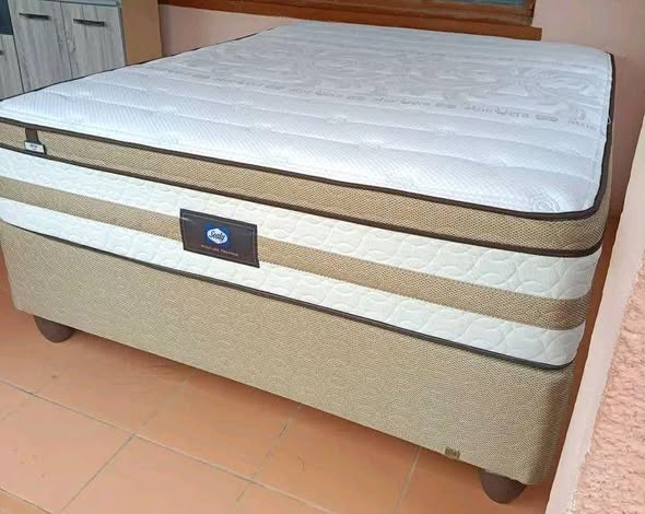 QUEEN SIZE BEDS photo 3