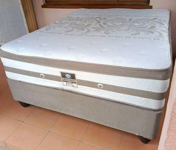 QUEEN SIZE BEDS photo 2