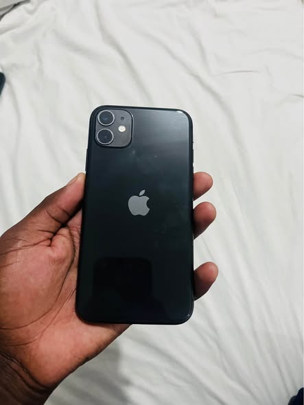 iPhone 11 64GB photo 1
