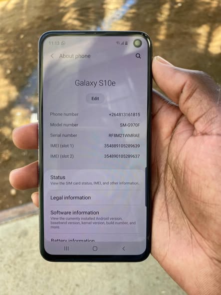 Samsung Galaxy S10e photo 1