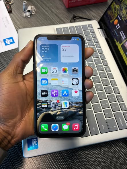 iPhone 11 64GB photo 1