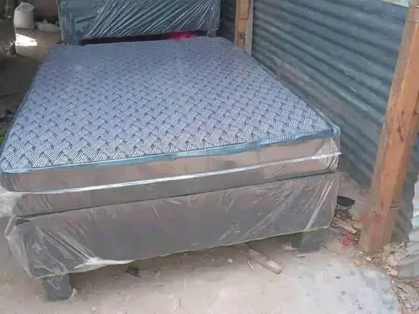 Double bed photo 4
