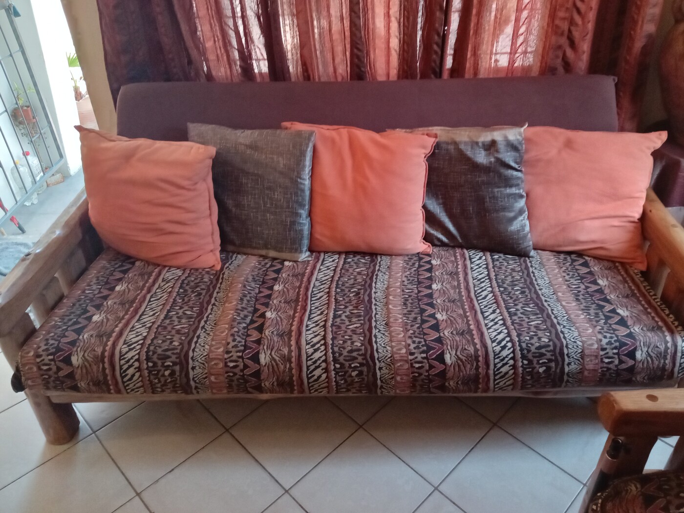 Log lounge set 7 seater photo 1